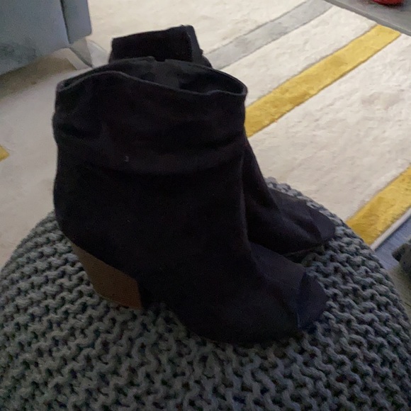 Barely worn - Picture 2 of 2